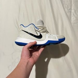 Kyrie 3 basketball shoe. Only worn a handful of times by me, second owner.